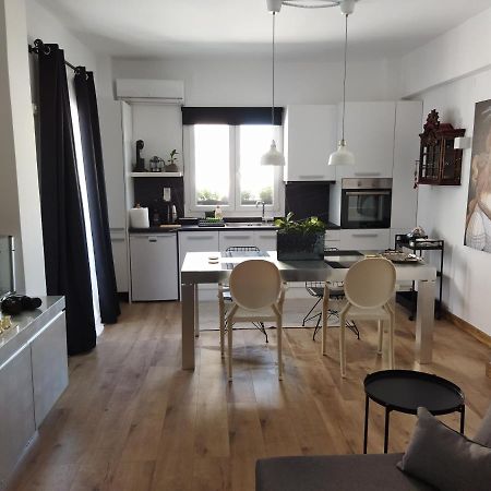 Minimal Apartment By The Beach Corinth Dış mekan fotoğraf
