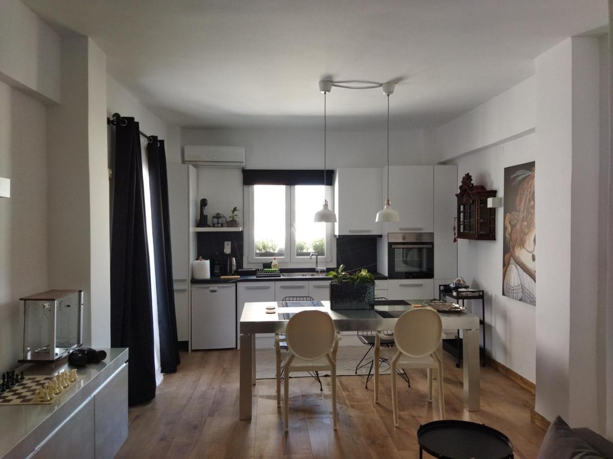 Minimal Apartment By The Beach Corinth Dış mekan fotoğraf