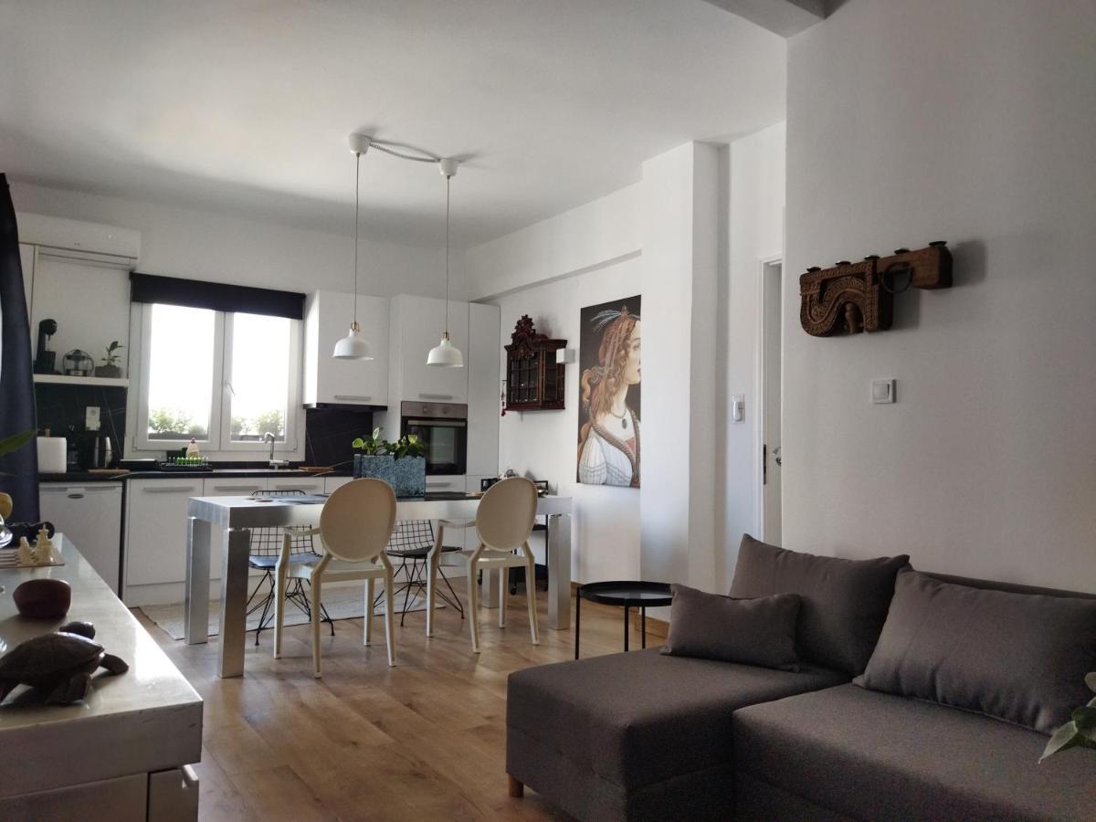 Minimal Apartment By The Beach Corinth Dış mekan fotoğraf