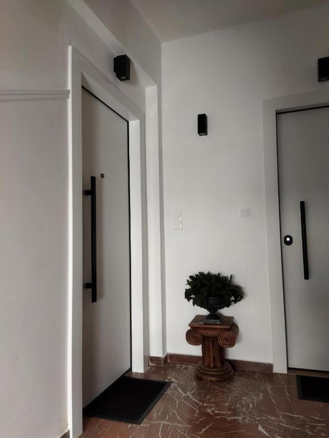 Minimal Apartment By The Beach Corinth Dış mekan fotoğraf