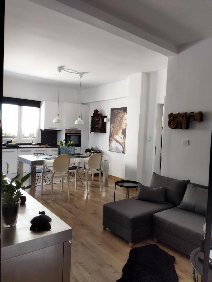 Minimal Apartment By The Beach Corinth Dış mekan fotoğraf